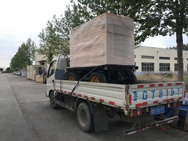 2018年5月28日一臺30kw含棚移動拖車柴油發電機組順利發往天津市