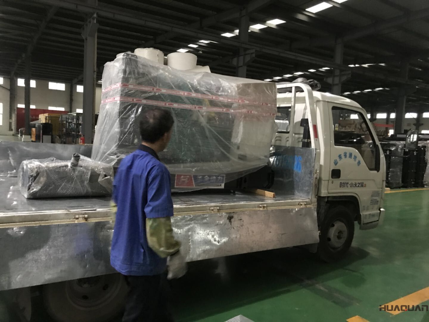 7月7日一臺HQ24GF標配柴油發電機組從華全動力順利發往甘肅省