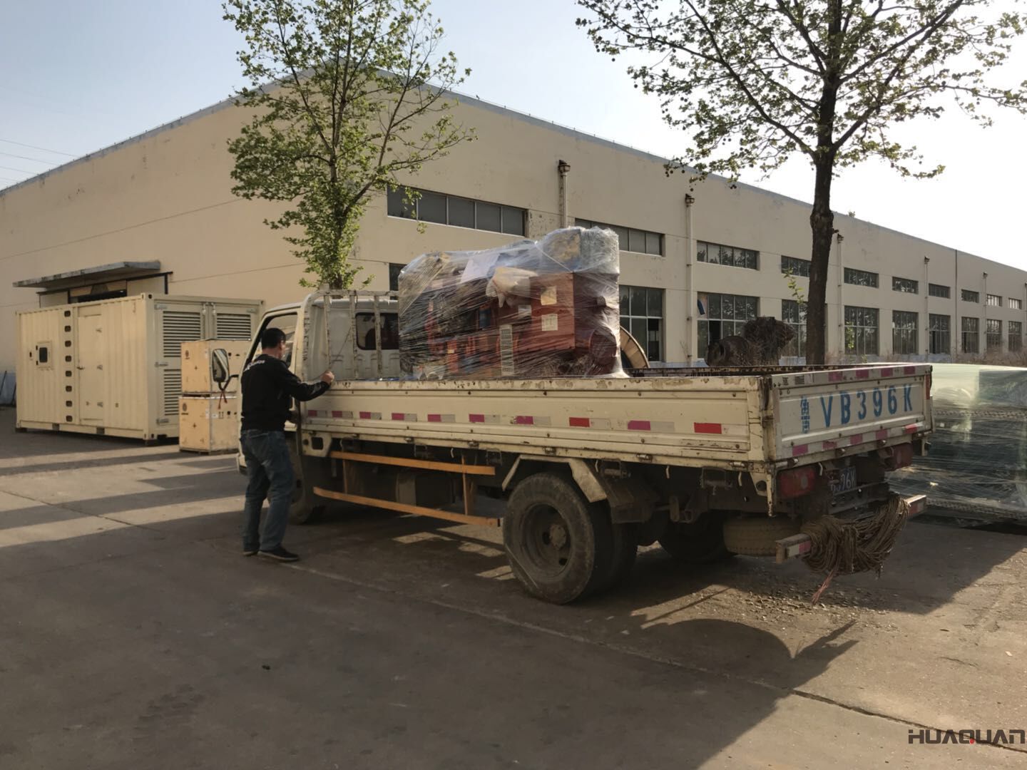 8月8日，一臺(tái)50kw標(biāo)配柴油發(fā)電機(jī)組從全動(dòng)力成功發(fā)往江蘇