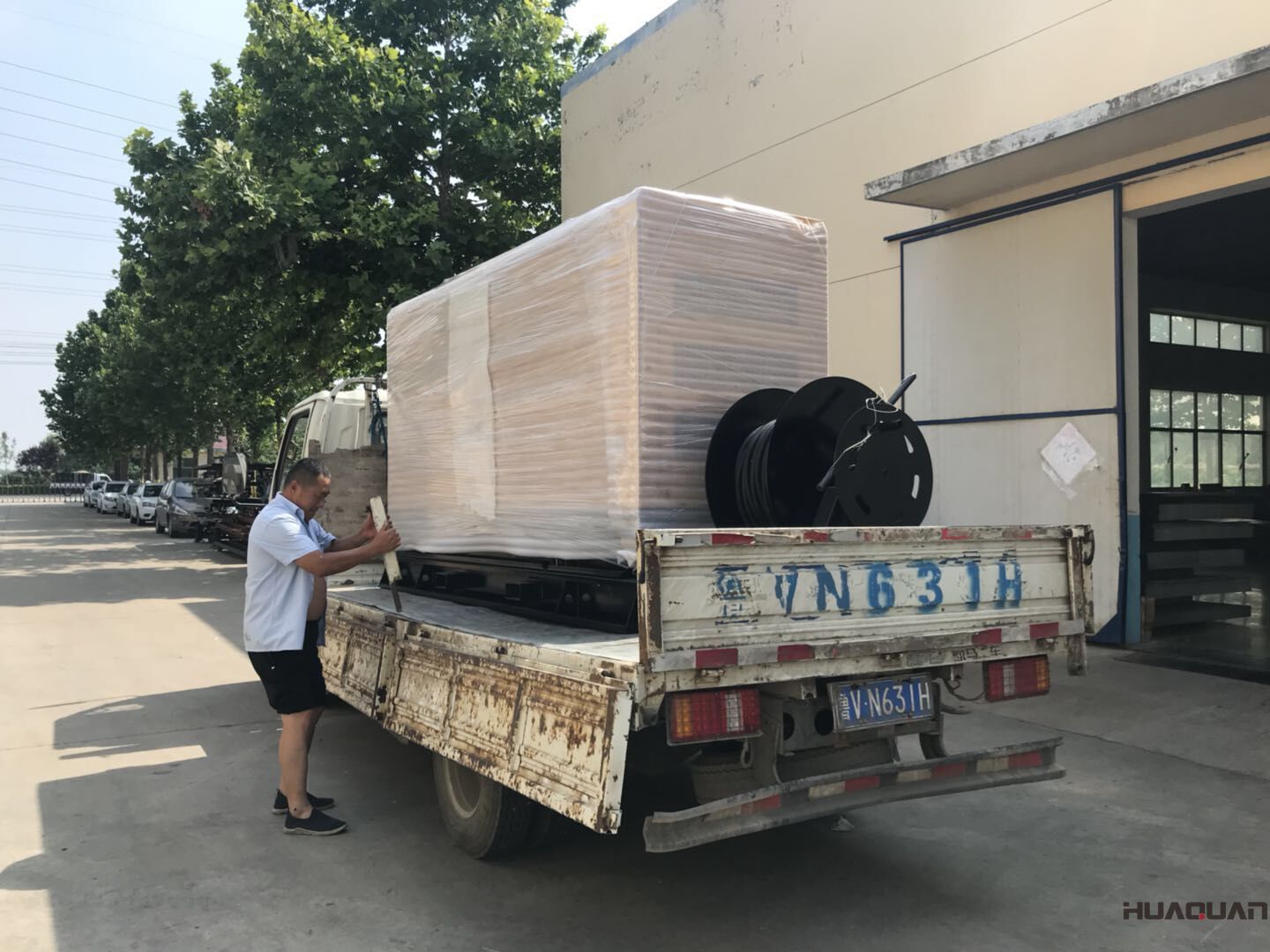 一臺20kw立柜柴油發電機組于8月28日順利發往福建