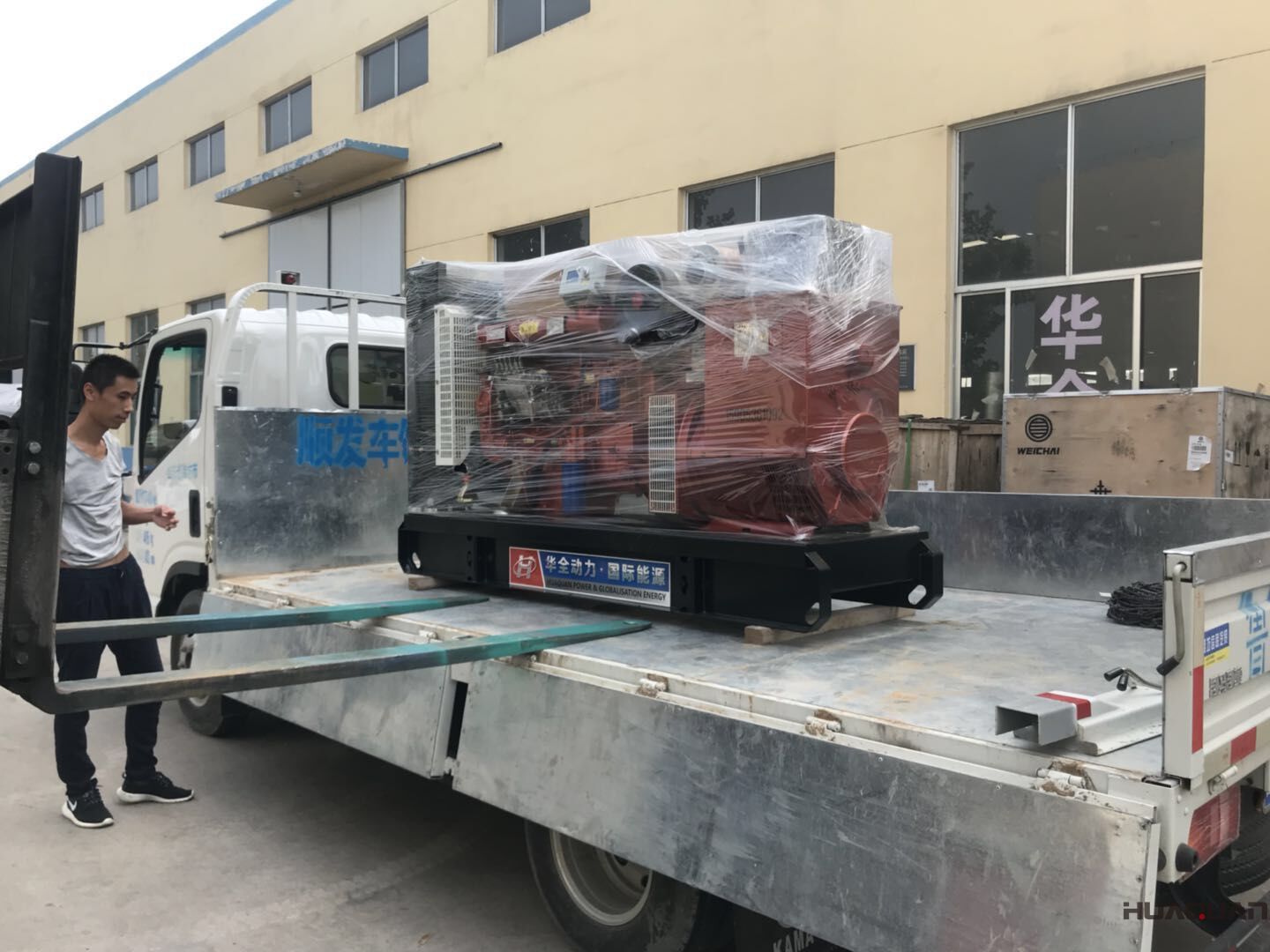 8月2日，一臺(tái)80kw移動(dòng)靜音拖車柴油發(fā)電機(jī)組從華全動(dòng)力成功發(fā)往山東省