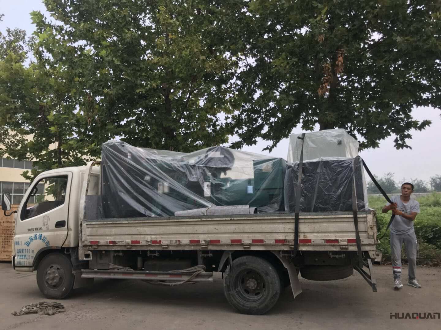 一臺120kw自動化型柴油發電機組于9月18日發往湖南