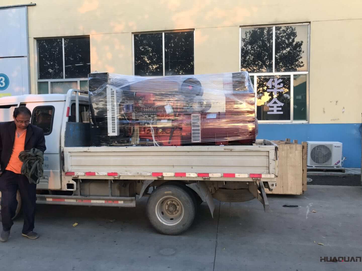 一臺150kw標配型柴油發電機組于10月10日發往天津