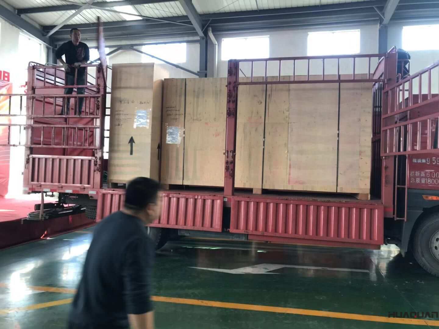 一臺300kw靜音箱柴油發電機組于10月19日從華全動力順利發往黃島開發區